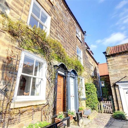 Holmlea Villa Robin Hood's Bay Exterior photo